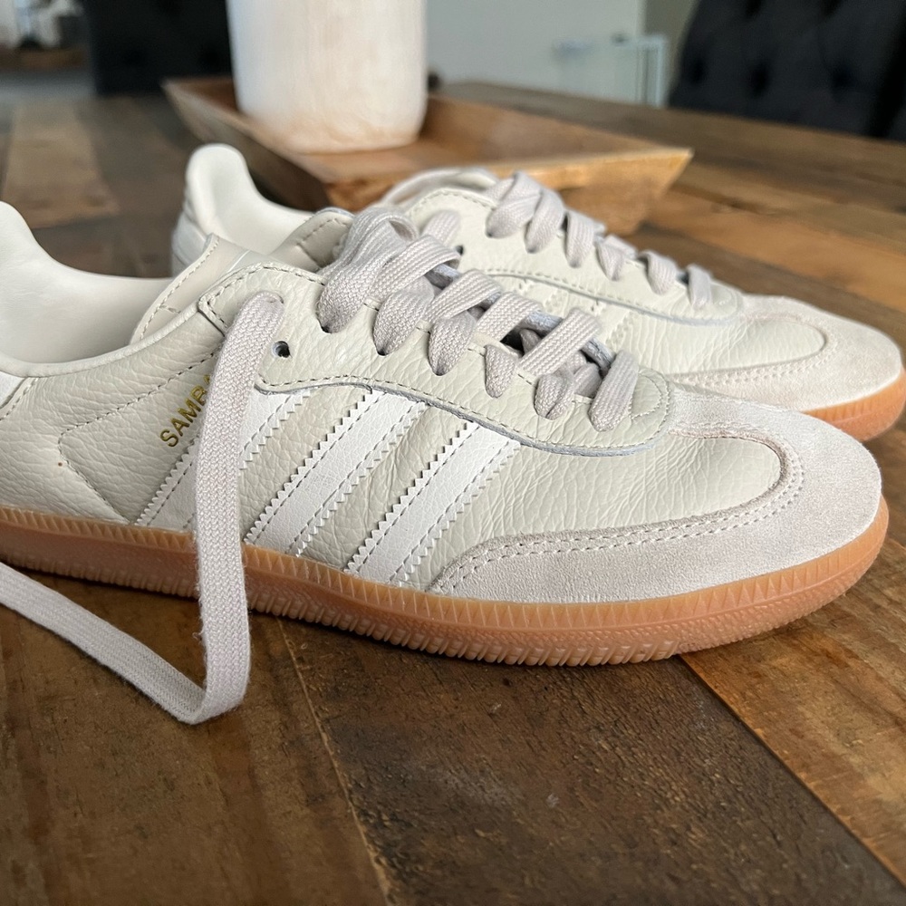 Beige/White Adidas Sambas